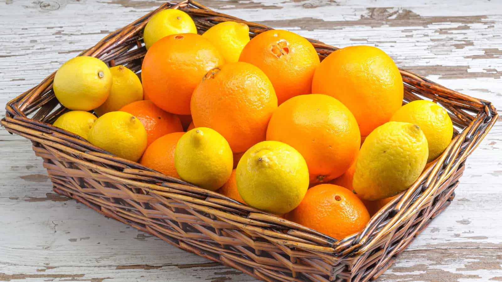 Orange or lemon Which one has more vitamin C?