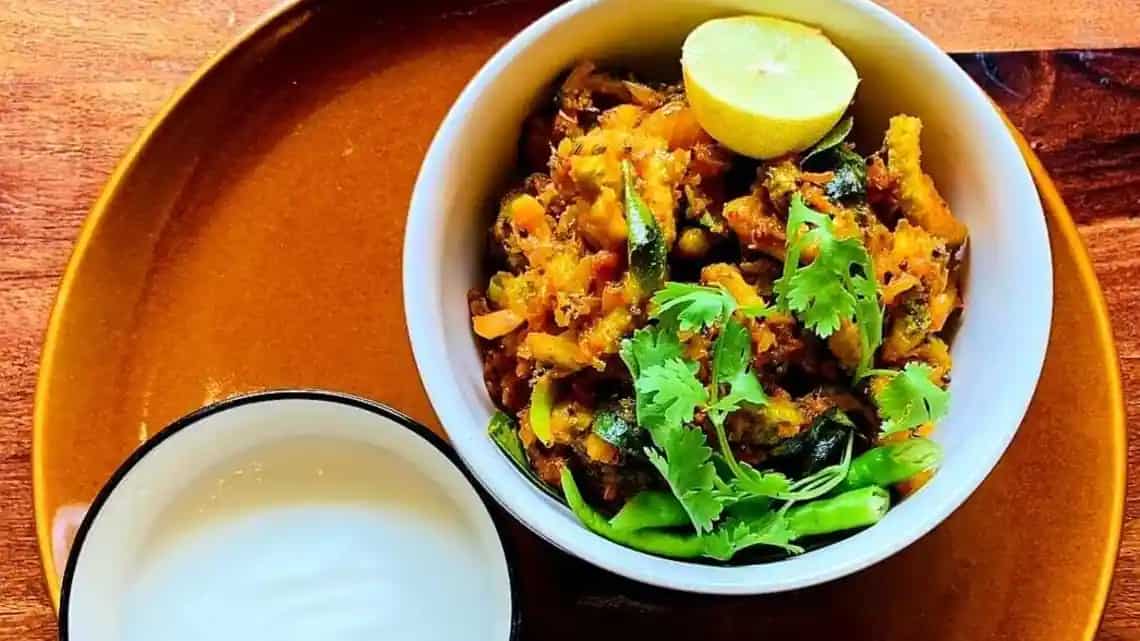 Karela Dahi Puri Recipe - A Chatpata Chaat Made From Bitter Gourd