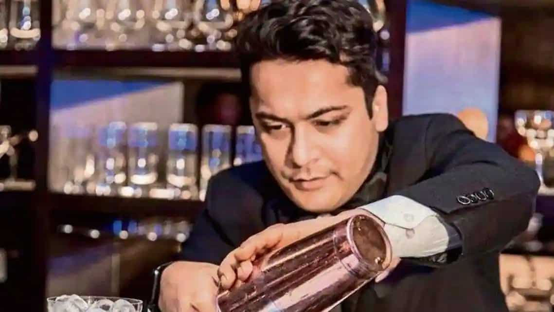 How a mixologist creates drinks using method and memory