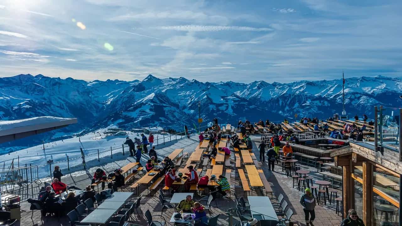 Game Of Thrones To Chai Jaai: Your Guide To Quirky Themed-Cafes In Srinagar