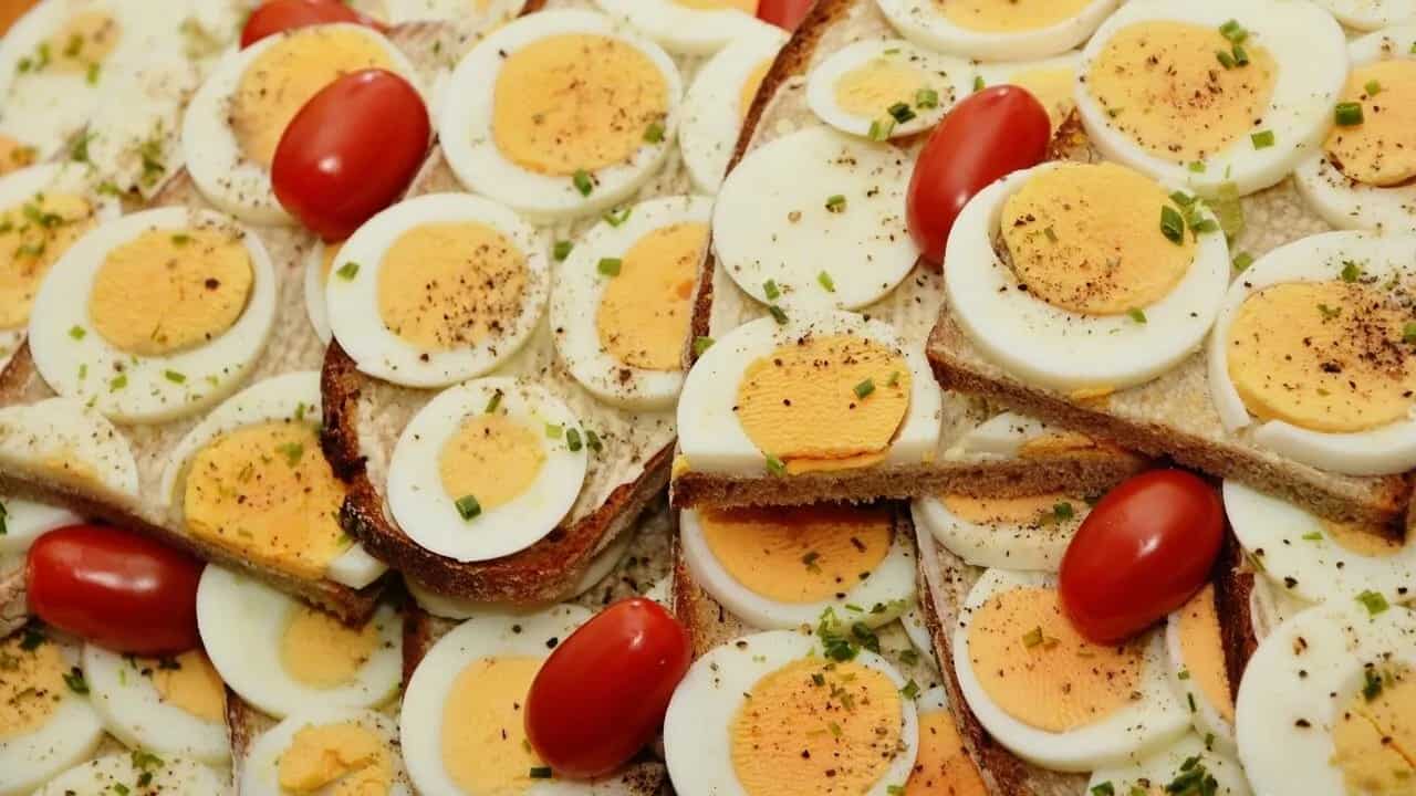 Cracking Open: 5 Egg Hacks We Bet You Didn’t Know About!