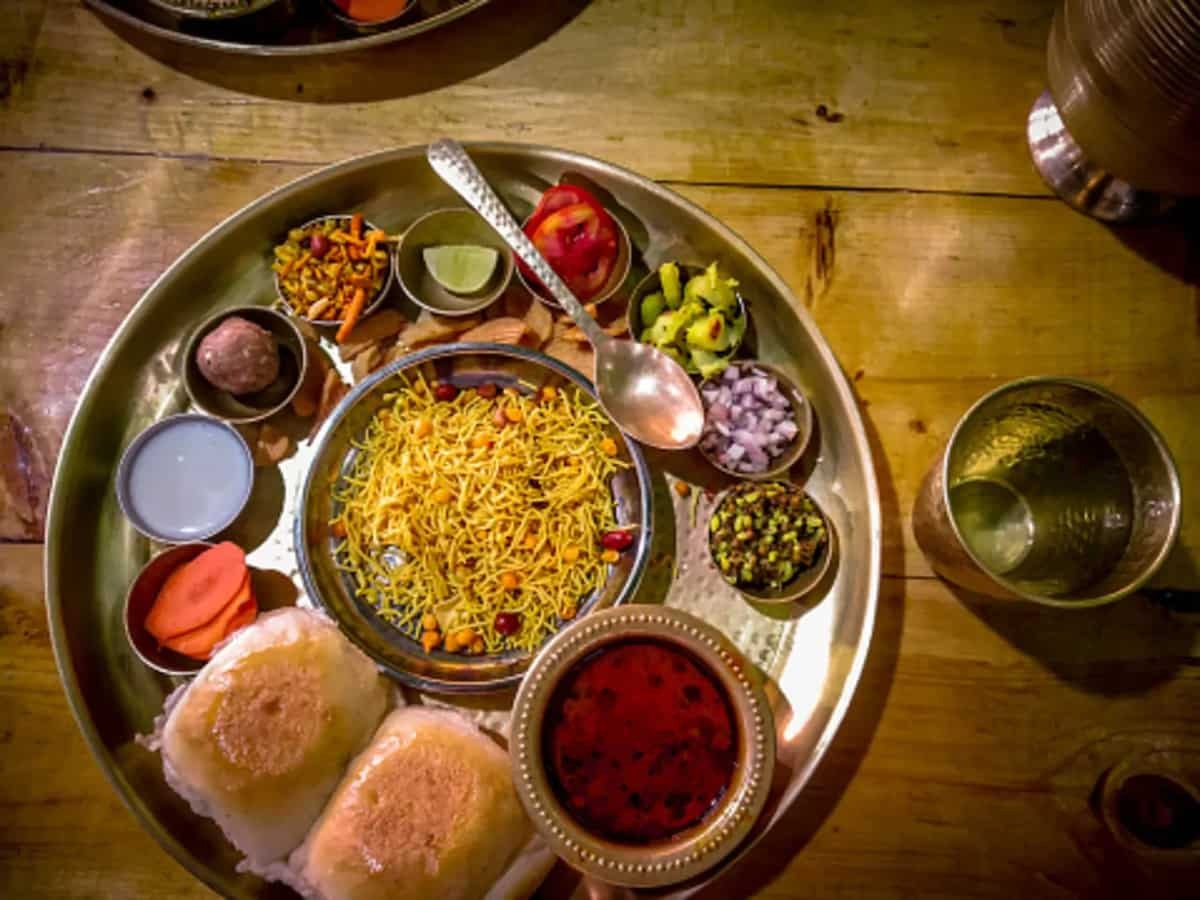 6 Quality Misal Pav Places In Mumbai 