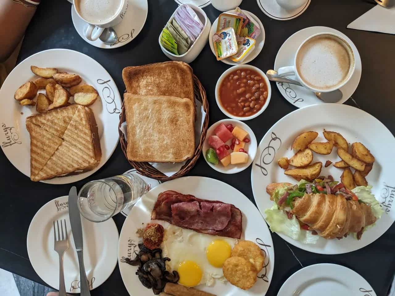 Roaming Around Park Street In Kolkata, Don’t Miss These Places To Hop In