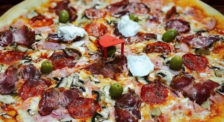 That Tiny White Table On Your Pizza Is Not A Show Piece; It Serves A Real Purpose