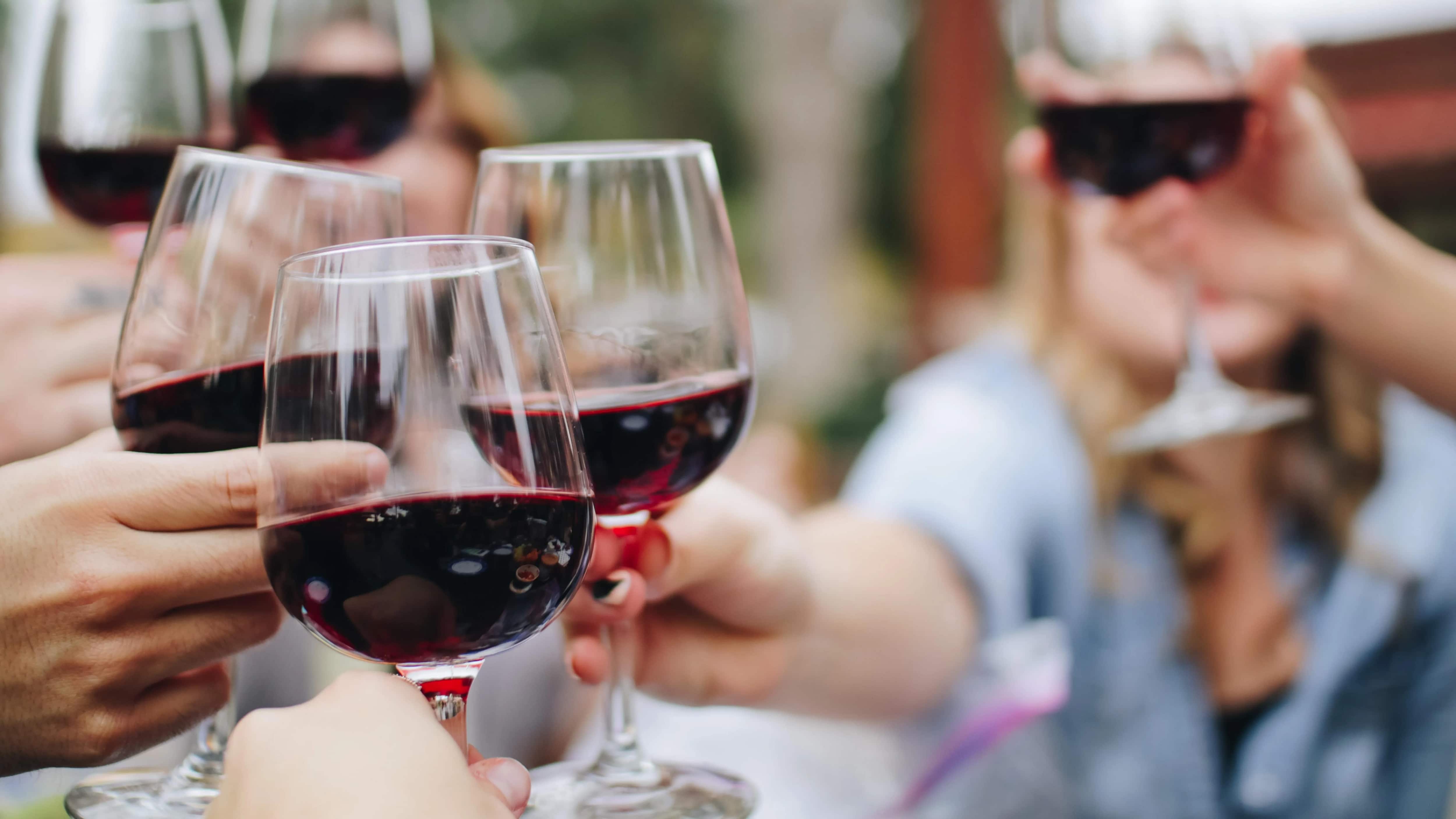 7 Non Alcoholic Wine Substitutes For Cooking