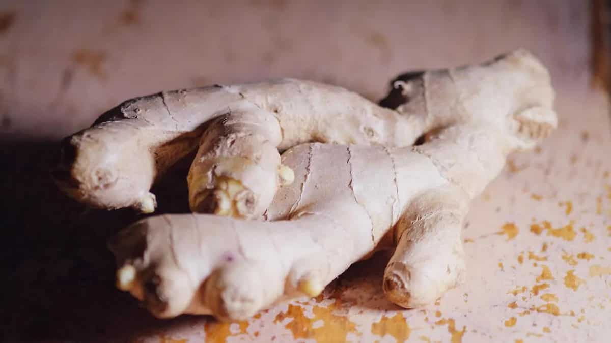 How Ginger Helps With Stomach Health