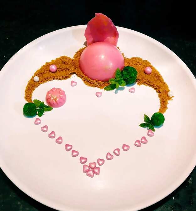 Dish = Surprize Healthy Lauki Launge Milkcake Strawberry Chocolate Yolk.  mukta