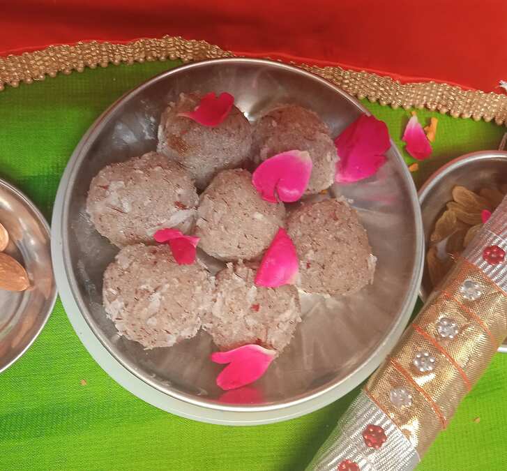 Coconut laddu