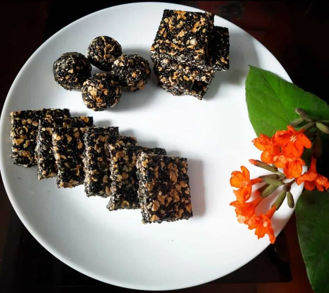 How to make Oats Black Til Chikki Recipe