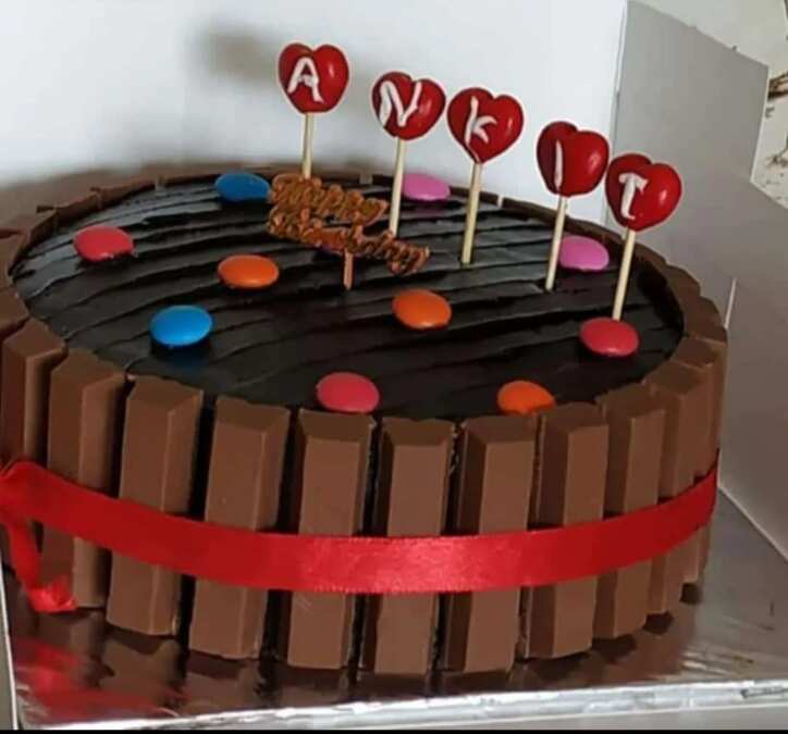 Kit kat cake
