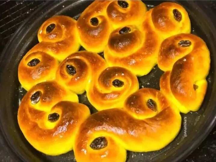 EGGLESS: Swedish Lussebullar or Lussekatter or Saffransbullar