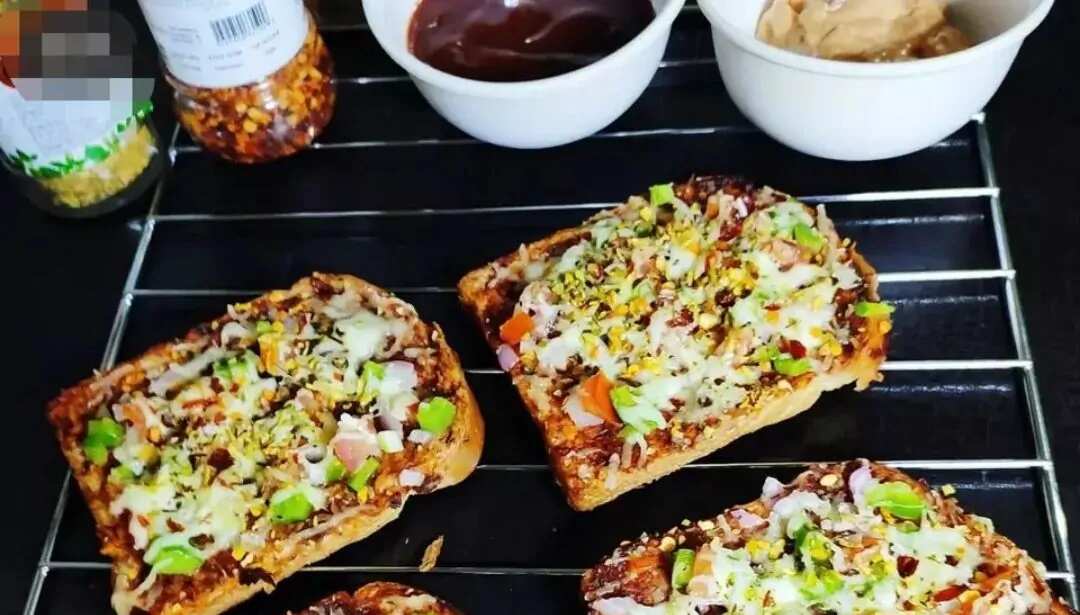 Bread Pizza