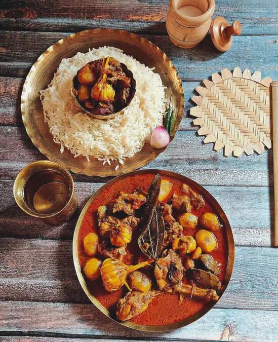 Chicken with whole garlic