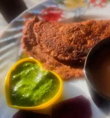 Green moong and beetroot cheela