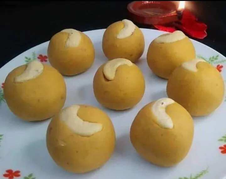Besan ladoo