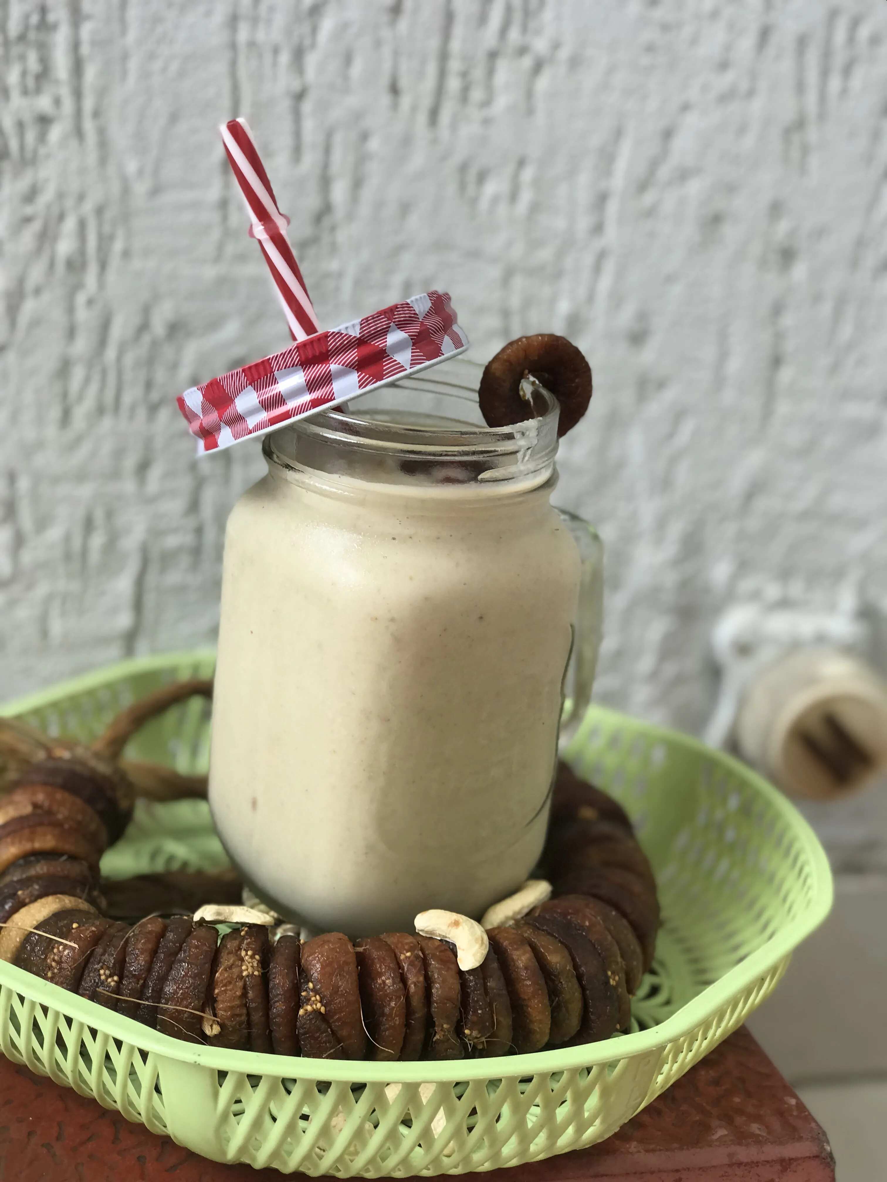 How to make Kaju Anjir Milkshake Recipe