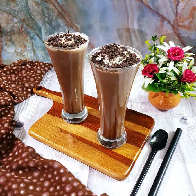 Cold coca with ice cream