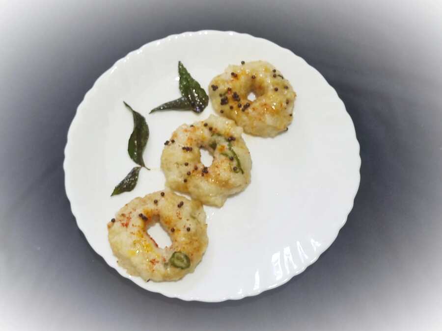 Steamed Poha Donuts