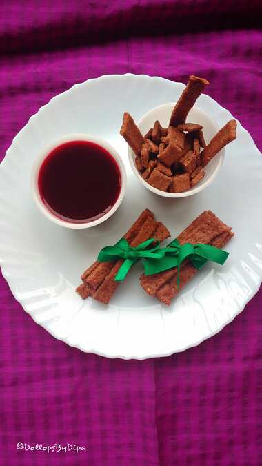 Multigrain beetroot crackers