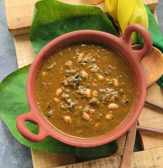 ALU CHA FATFATA/ ALUCHI PATAL BHAJI (Colocasia Leaves Gravy)