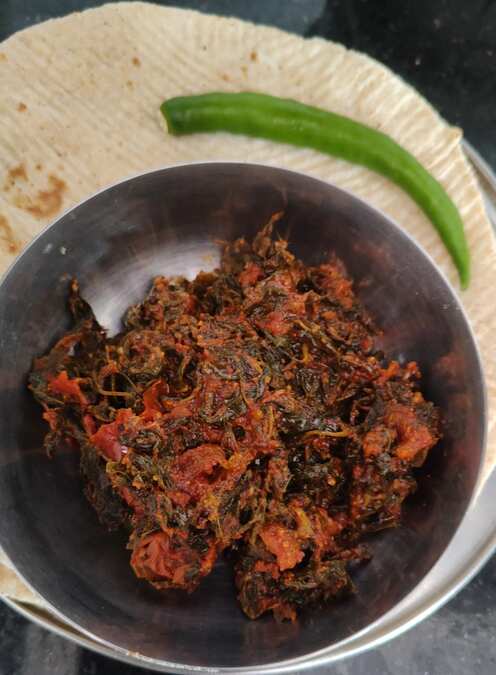 Spring onion tomato sabji