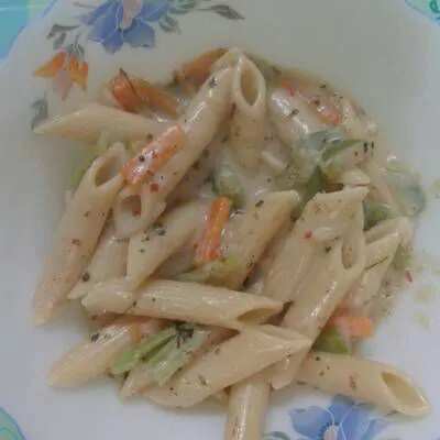 Creamy white sauce pasta