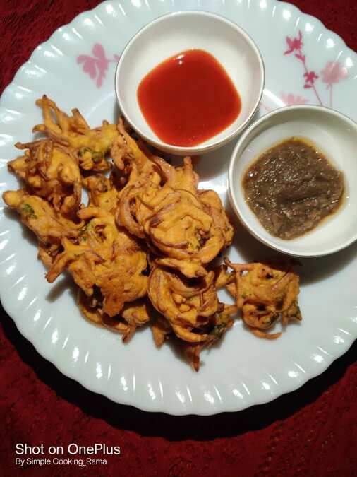 Simple Onion Pakoda...