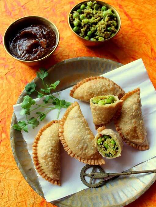 Savoury Green Peas Gujiya