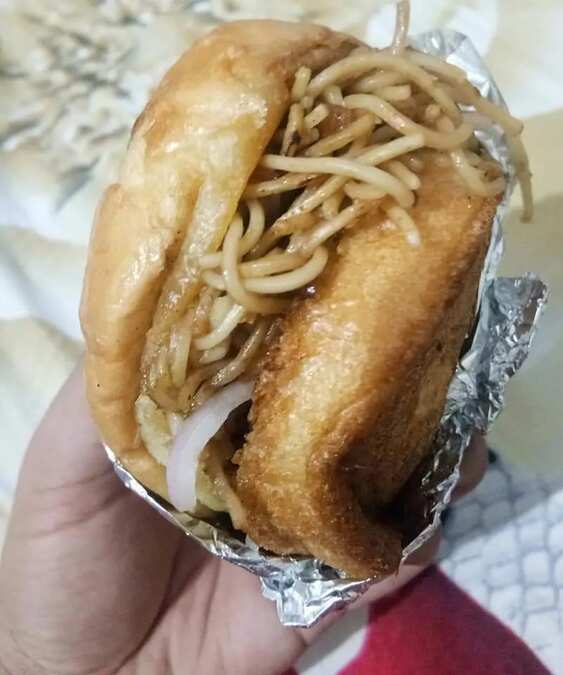 Noodles burger