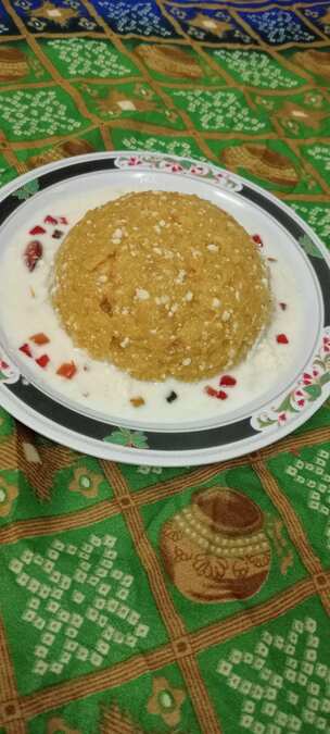 Apple halwa with lachedar rabdi
