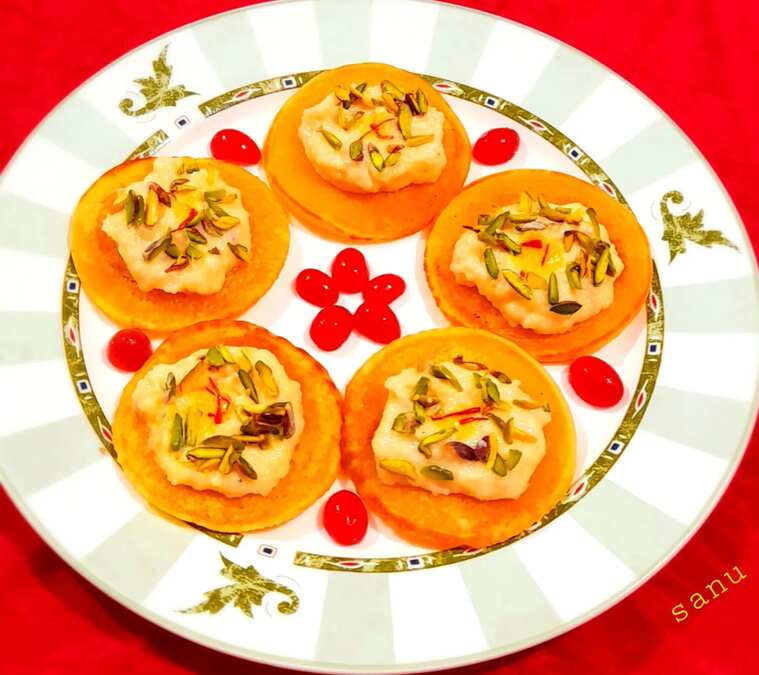 Kesar Pista Rabdi with Custard Pancakes