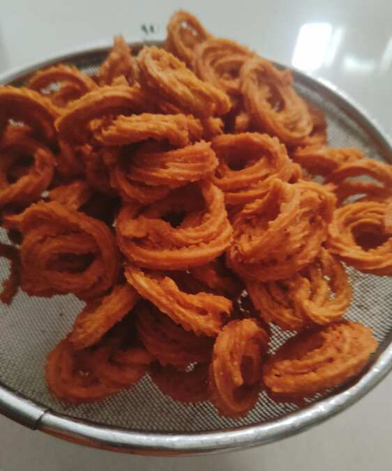 Spicy chilli chakli