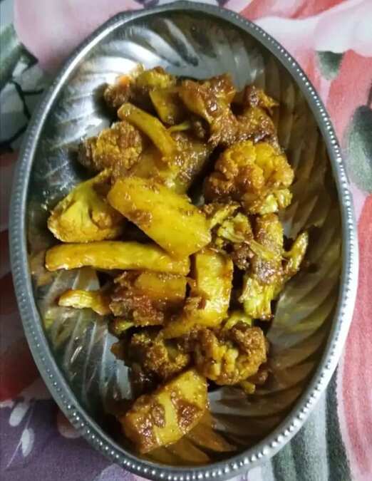 Fry potato cauliflower