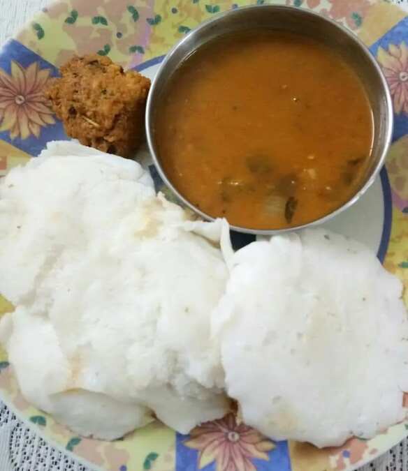 Idli with sambhar
