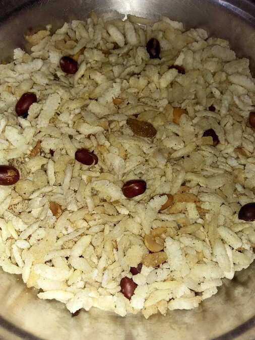 Oil free namkin chivda