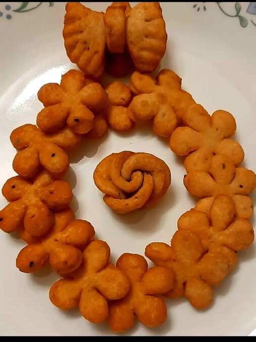 flower khasta mathri