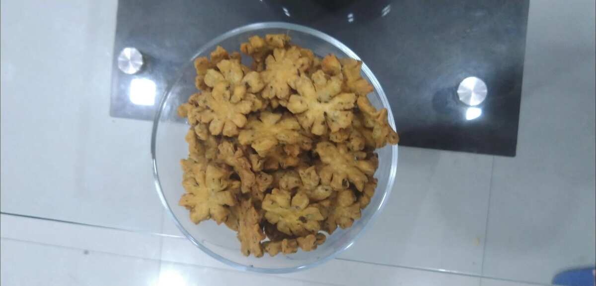 Pudina flower mathri