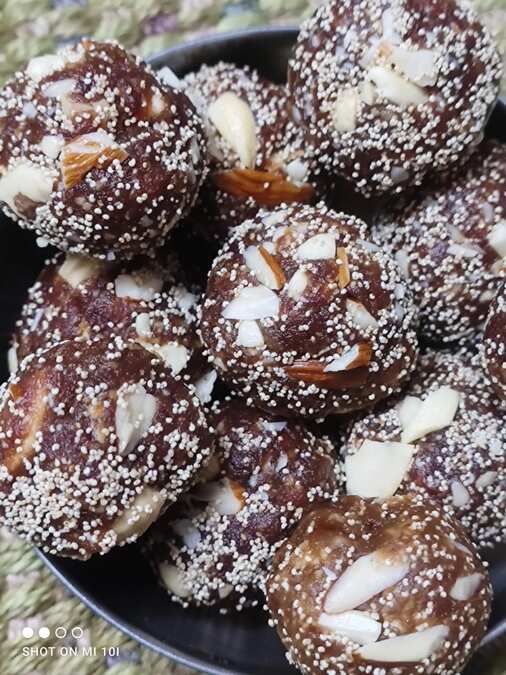 Khajur, khuskhus, dryfruits laddoo