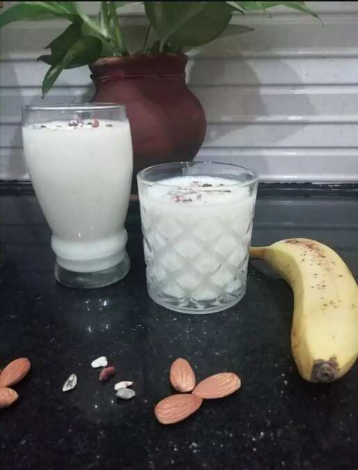 Banana and almonds Smoothie
