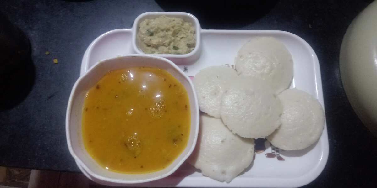 Idli sambhar