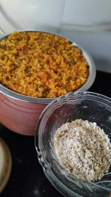 Vegetable oats khichdi 
