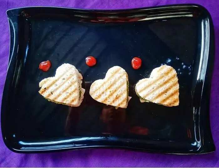 Healthy heart sandwiches