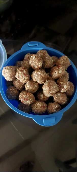 Dry fruit gond laddu