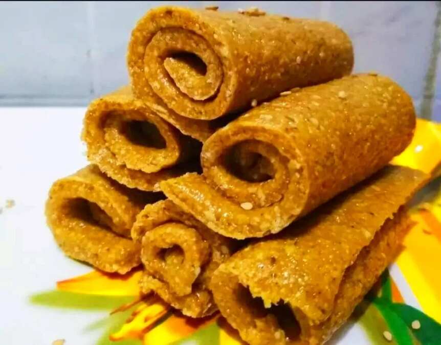 Til-Gud-Gajak (Sesame Jaggery Rolls)