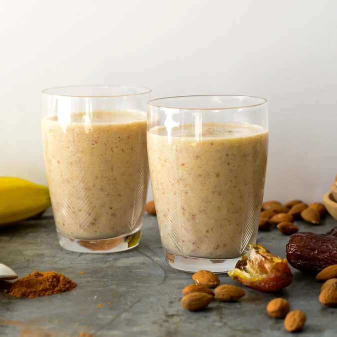 Banana dates smoothie