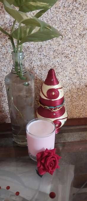 Rose Milkshake 