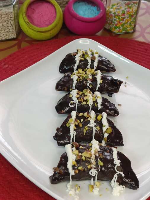 Chokalate gujiya/चाकलेट  गुजिया 