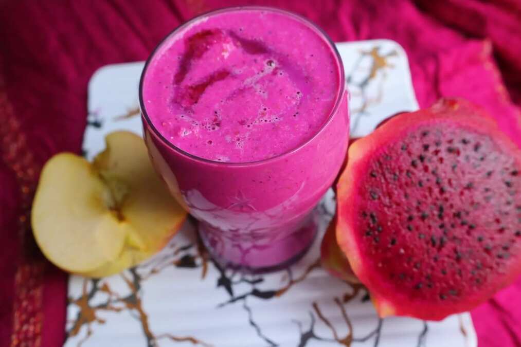 Oats with mixed fruit smoothie 