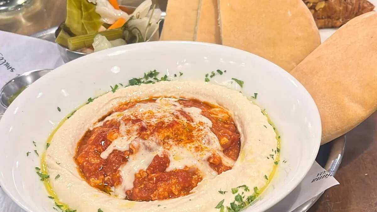 Middle Eastern Humshuka Recipe: High-Protein Shakshuka Served Over Hummus With Pita
