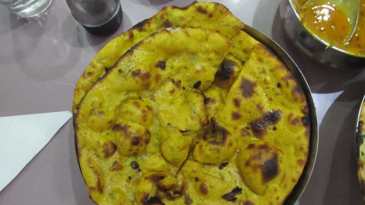 Punjabi Missi Roti Recipe: How To Make This Spiced Besan Flatbread